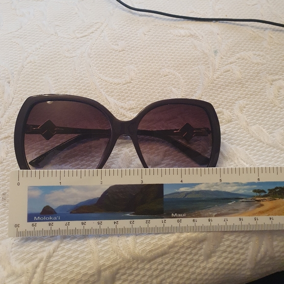 Lucky Leaf Square Oversized Purple Sunglasses - Picture 9 of 10